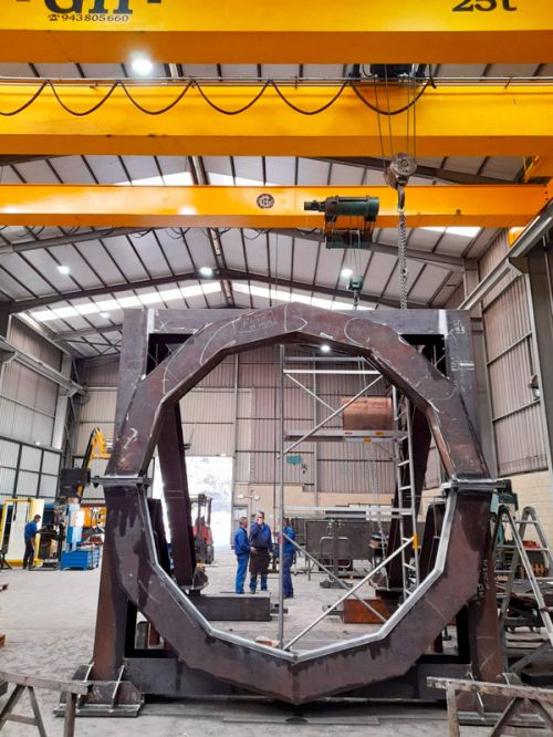 Pieza de metal cilíndrica de gran tamaño realizada en Taller Carlos del Valle